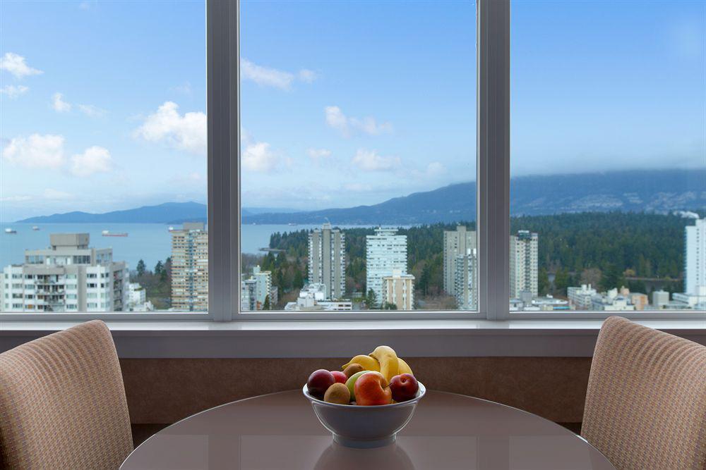 Coast Plaza Hotel And Suites Vancouver Ngoại thất bức ảnh
